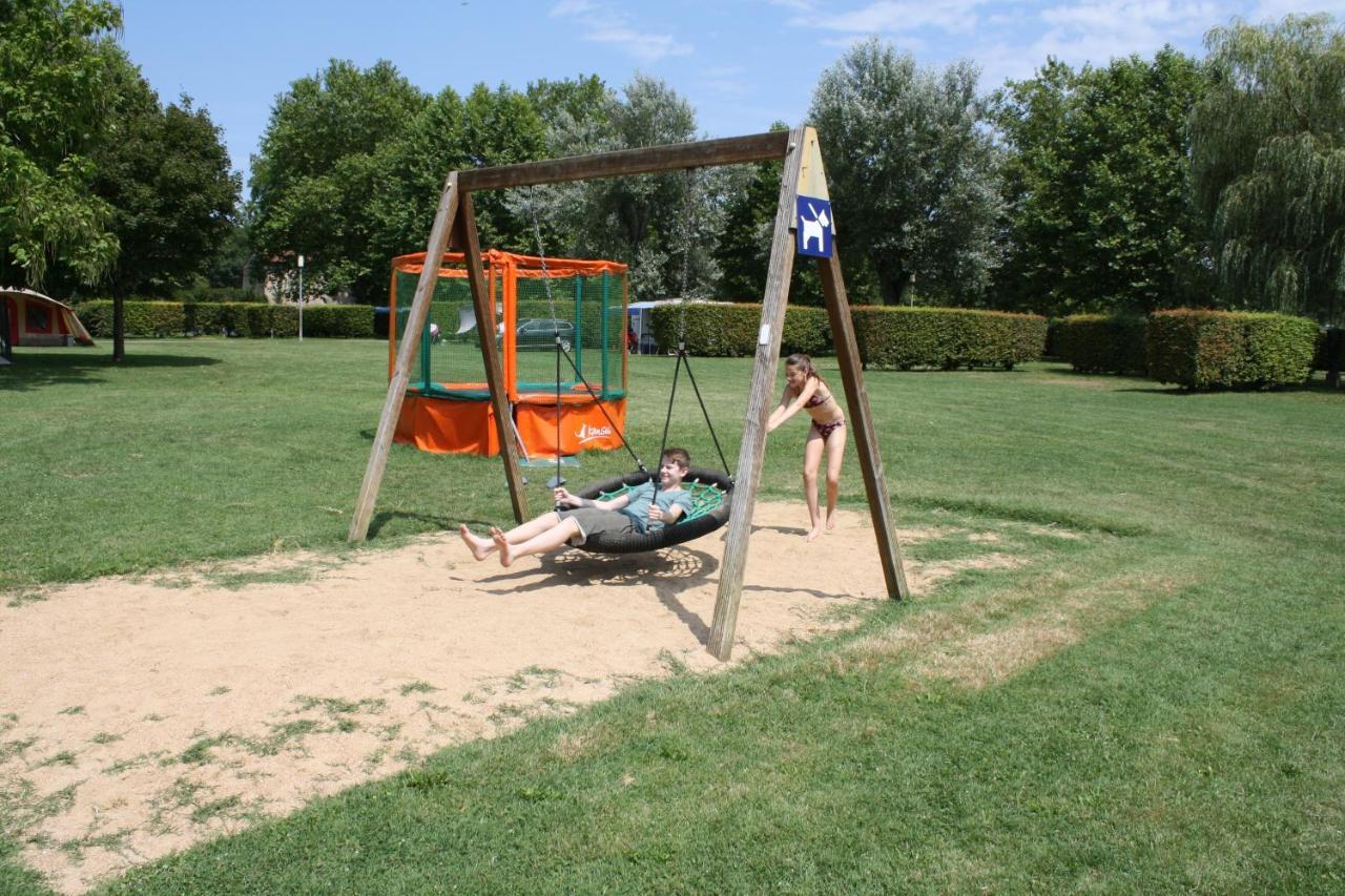 Camping Aux Rives Du Soleil Pont-de-Vaux Exterior photo